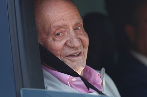 Escuchamos el buen humor de Don Juan Carlos a la salida del hospital