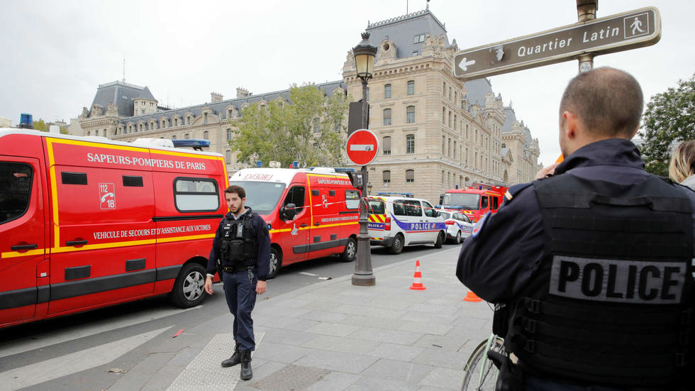 FRANCIA: Cuatro policías murieron en un ataque con cuchillo en la comisaría central de París